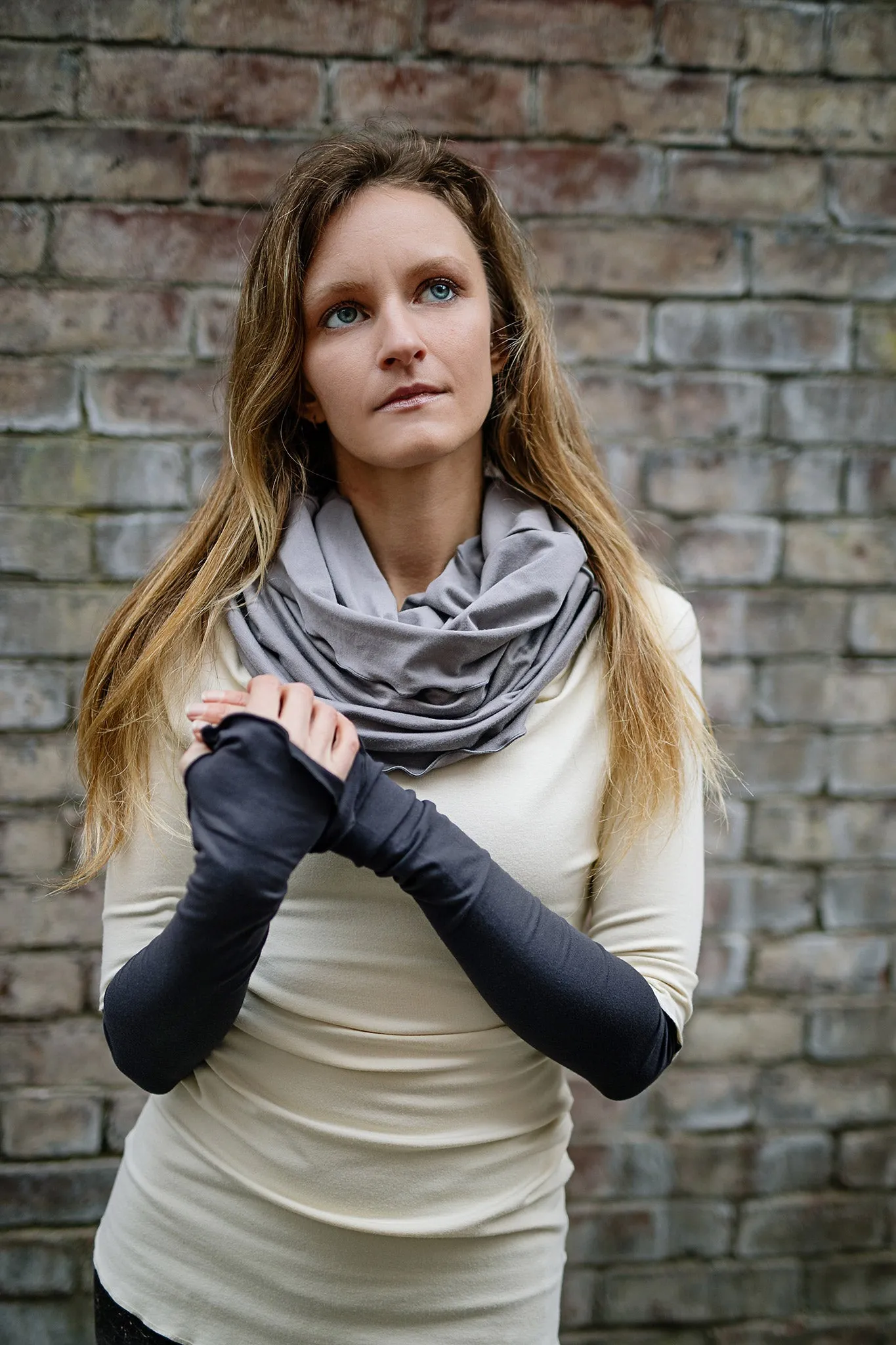 OPERA SLEEVES fingerless gloves