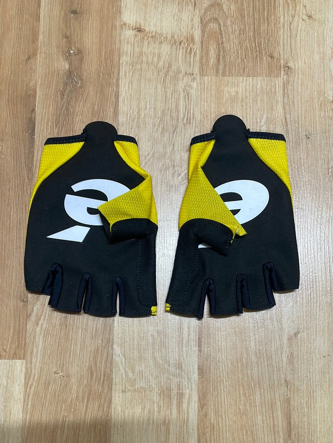 Team Jumbo Visma AGU Premium Summer Gloves Yellow