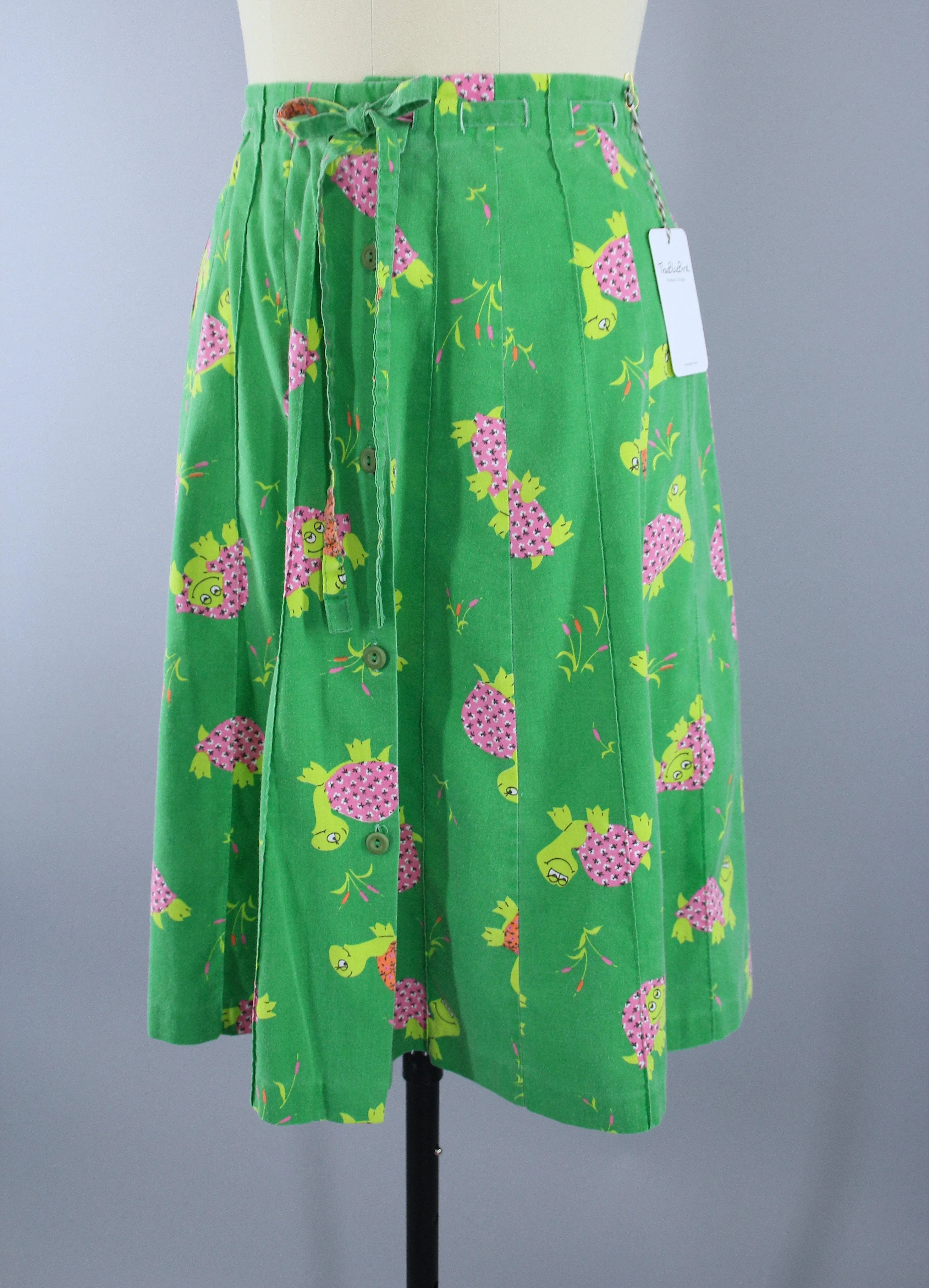 Vintage 1960s - 1970s Novelty Print Skirt / Green Turtles